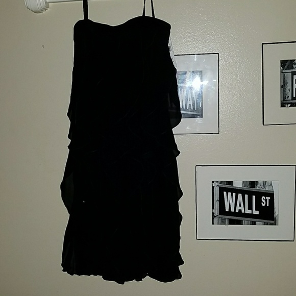 Dress - Picture 3 of 4